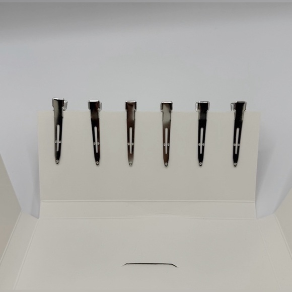 CHANEL Beaute’ Hair Clip Accessory Set (Red, Cream and Black) Set - Picture 6 of 10